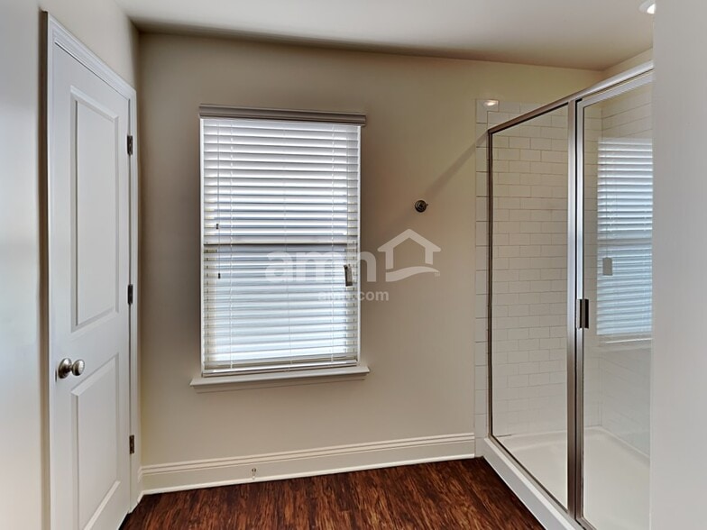 Building Photo - 141 McBee St