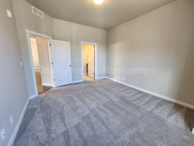 Building Photo - 305 High Point Dr