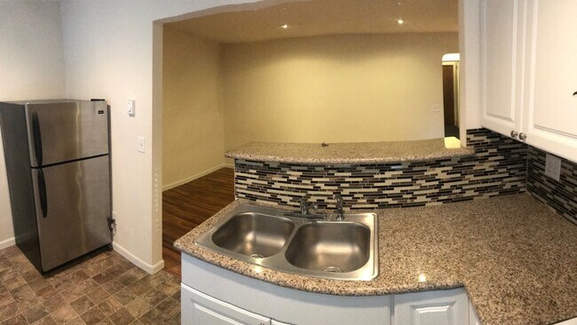 Building Photo - PERFECT LOWER SOUTH HILL STUDIO CLOSE TO H...