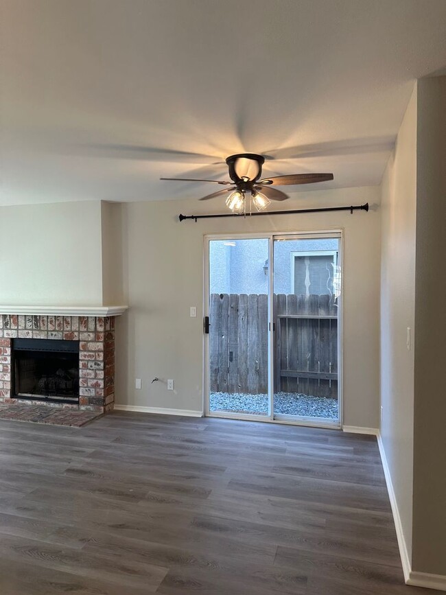 Building Photo - Beautifully Renovated Craftsman  4 Bed/2.5...