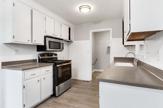 Building Photo - 3 Bedroom Pet Friendly Home For Rent!