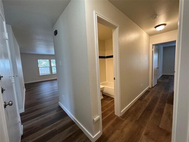 Building Photo - 312 Greener Dr