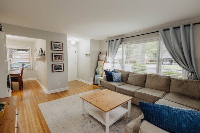 Building Photo - 4960 Hummingbird Ln