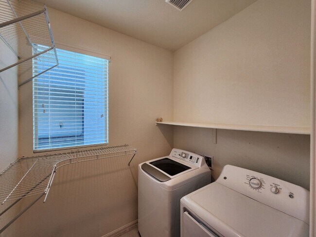 Building Photo - Spring Valley close to Restaurants and Shopping