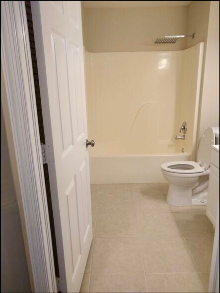 Building Photo - 12836 Woodmill Dr