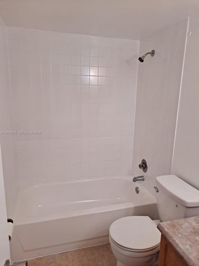 Building Photo - 2544 Riverside Dr