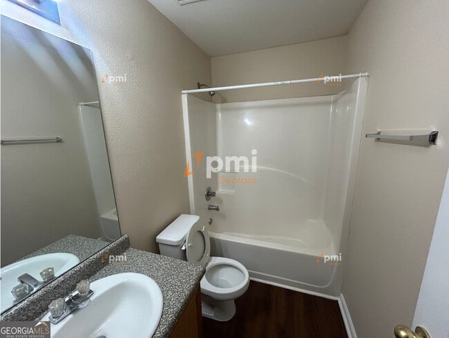 Building Photo - 125 Lakeview Trail