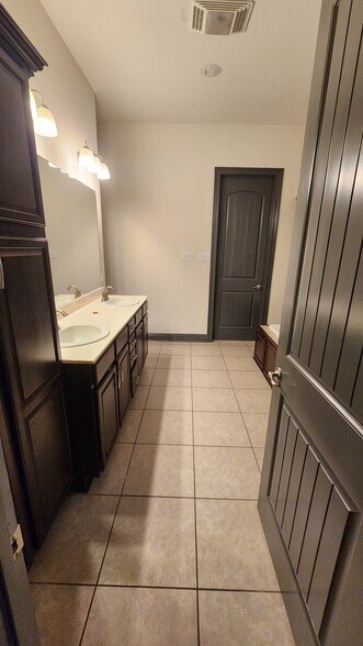 Building Photo - 510 Annaberg Dr