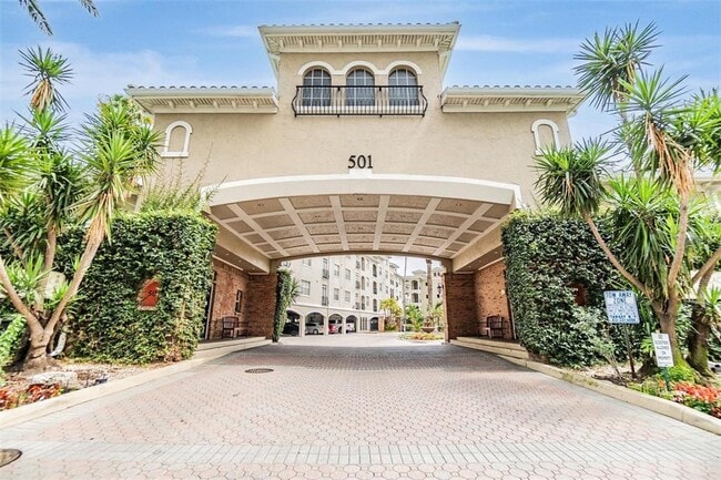 Building Photo - 501 Knights Run Ave