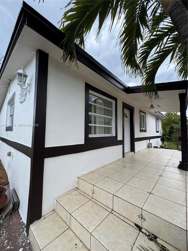 Building Photo - 2004 SW 57th Ave