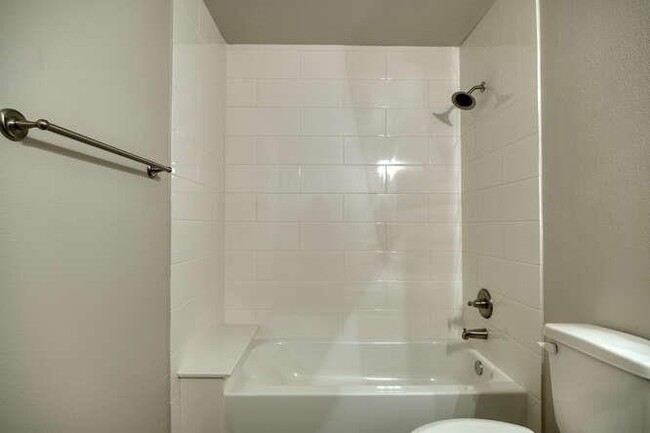 Building Photo - 107 Castleberry Ct