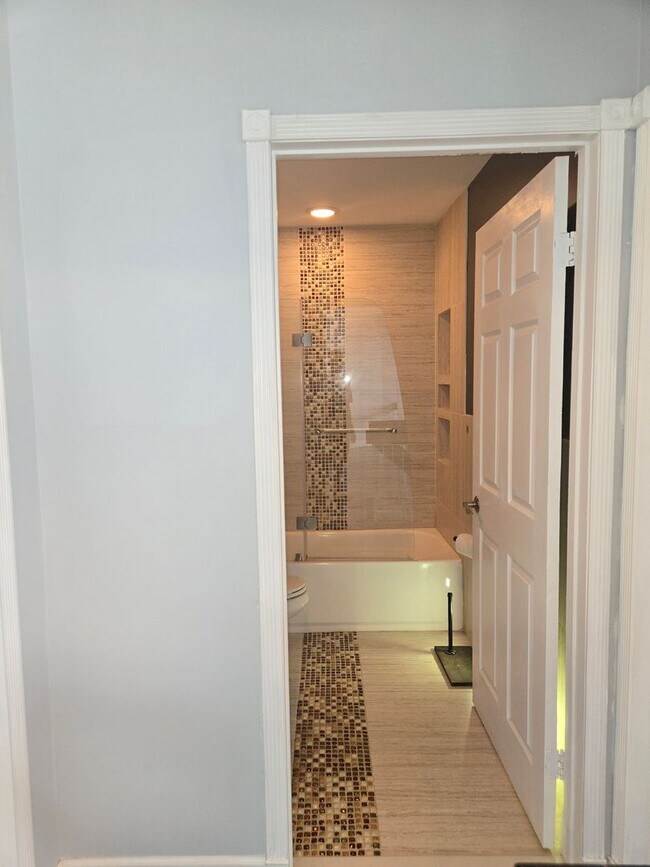 Building Photo - Amenities abound! Spacious, 2-bed & 2.5-ba...