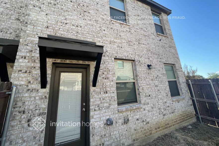 Building Photo - 731 Bonnet Trl