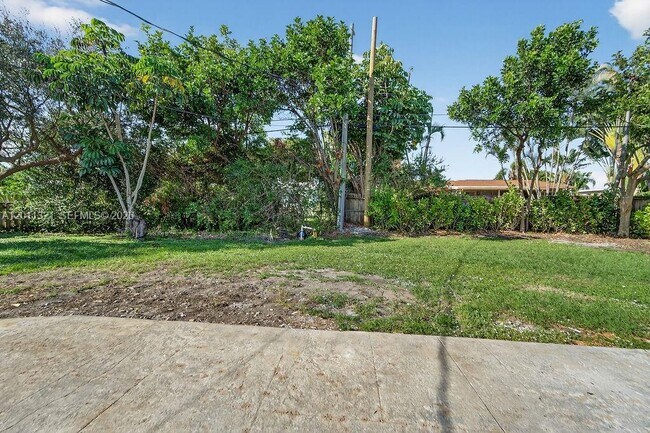 Building Photo - 756 S Cinnamon Rd