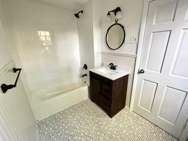 Building Photo - 27 Hopkins Ave