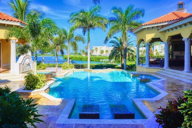 Building Photo - 1363 Oceanview Dr