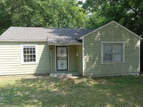 Building Photo - Charming 2BR Home Near the University of Memphis!