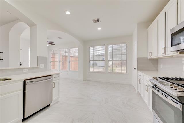 Building Photo - 3400 Oleander Dr