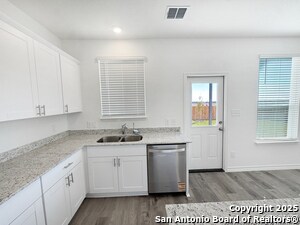 Building Photo - 3004 Trumpet Vine