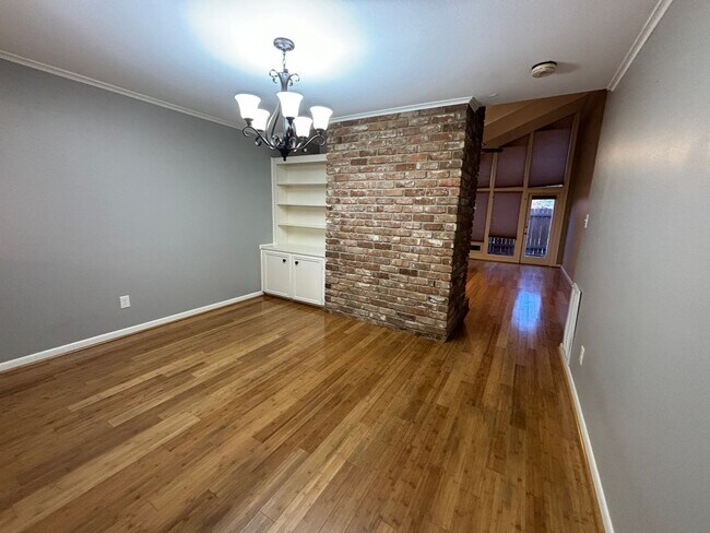 Building Photo - Lake View with Easy Access to I220