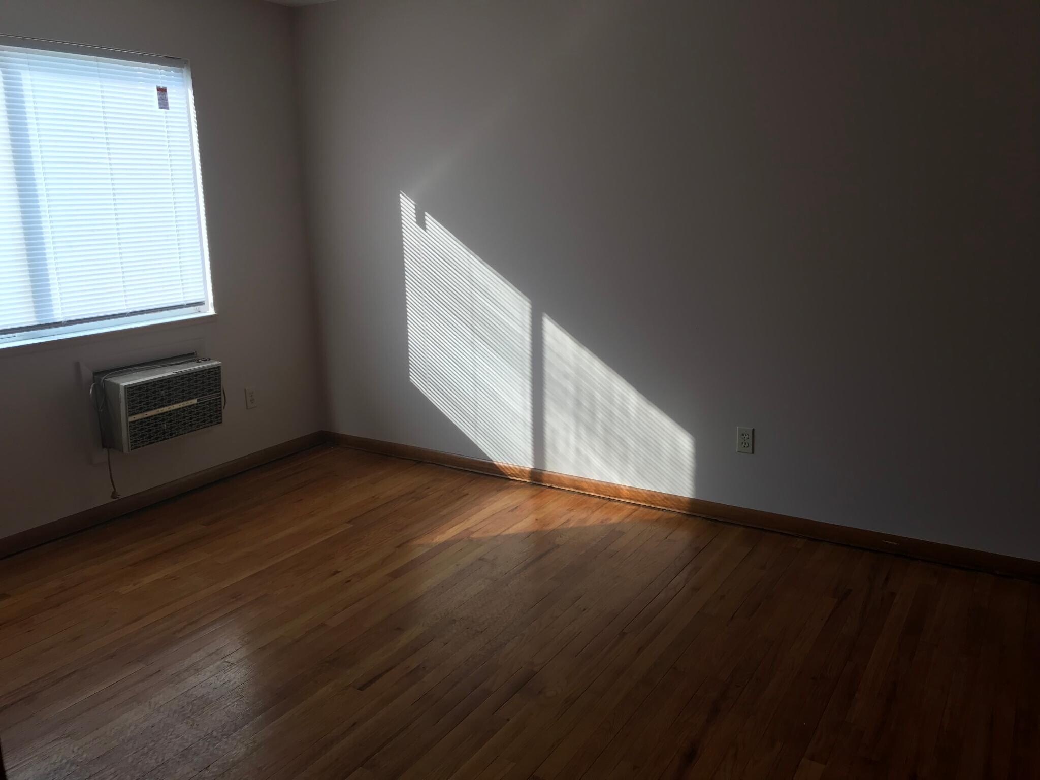 Building Photo - 1250 E 276th St