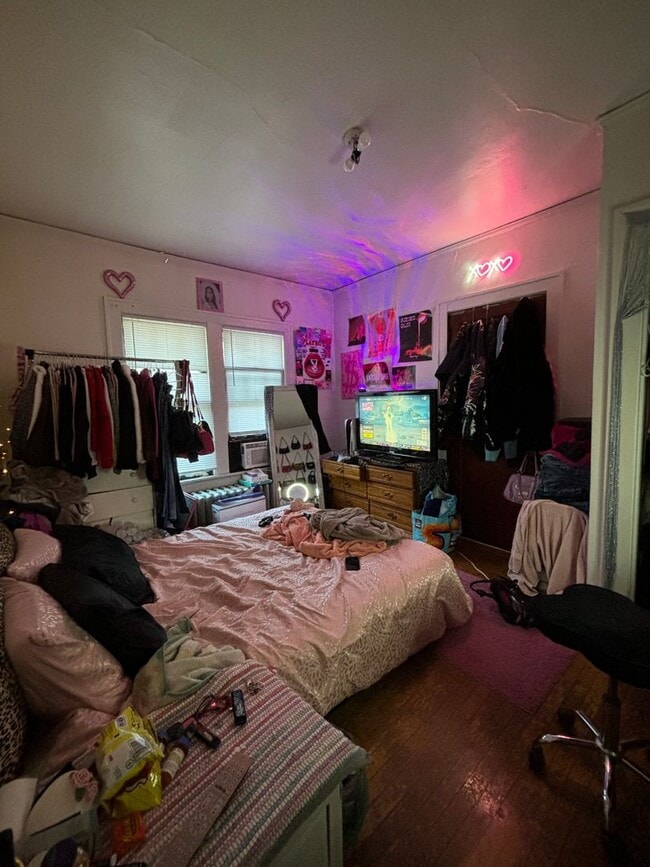 Building Photo - 2935 N Downer Ave