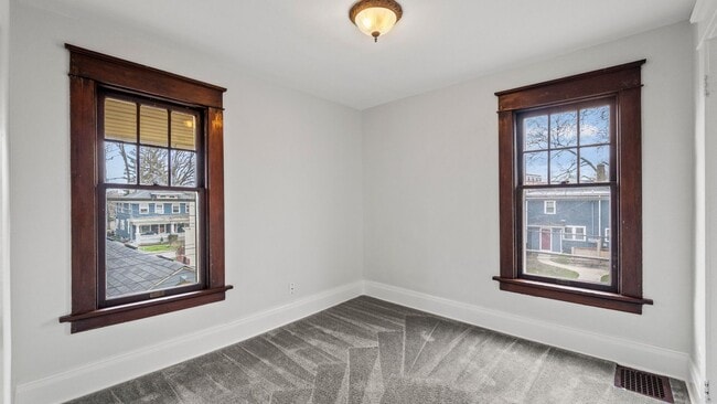 Building Photo - Single-family historic home in West Central with porch and private courtyard.