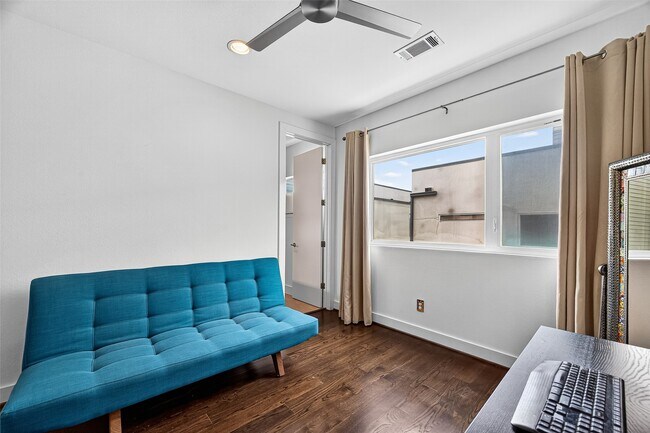 Building Photo - 1232 W 24th St