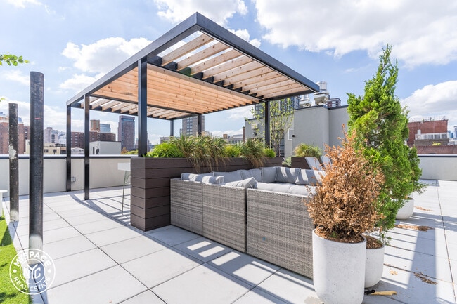 Building Photo - 251 Front St