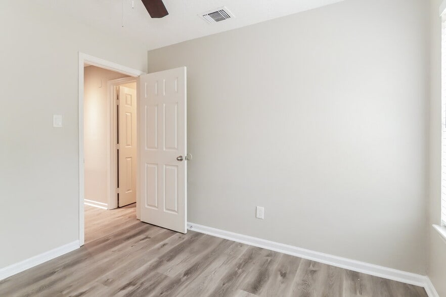 Building Photo - 7327 Shady Vale Ln