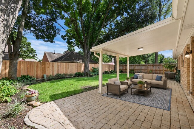 Building Photo - 8910 Driftstone Dr