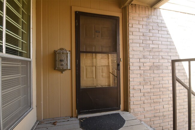 Building Photo - 700 Thicket Ln