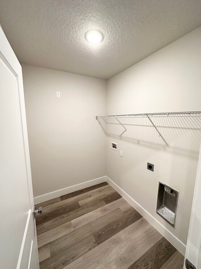 Building Photo - 6 Slate Wood Ct