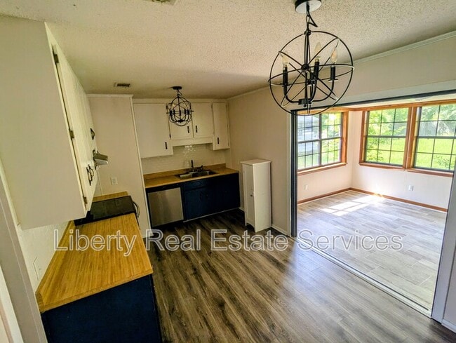 Building Photo - 820 Kelly Dr