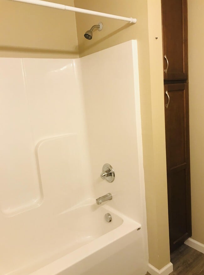 Building Photo - 1515 N Western Ave