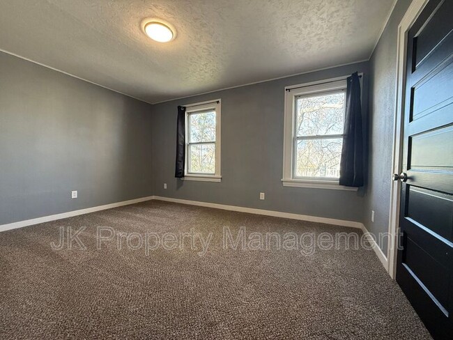 Building Photo - 1512 3rd Ave N