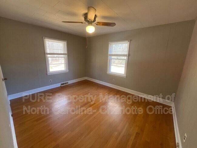 Building Photo - 678 Hillsborough Rd