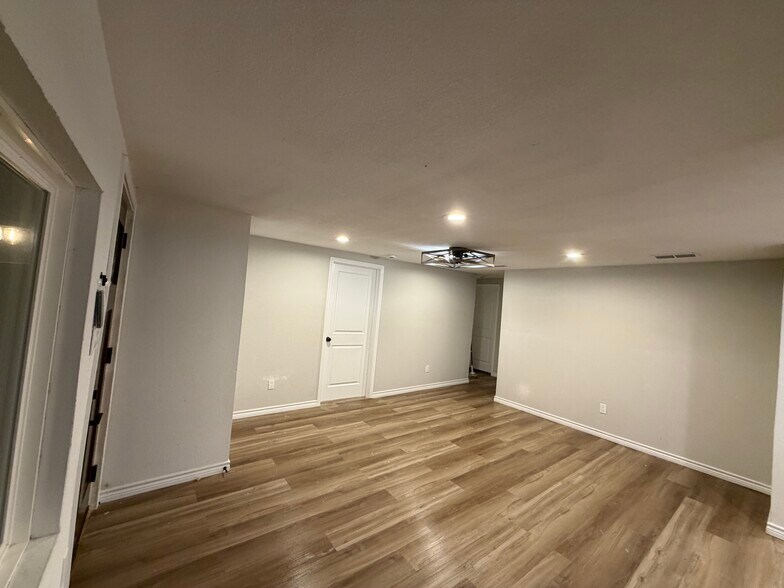 Building Photo - 2006 Cates St