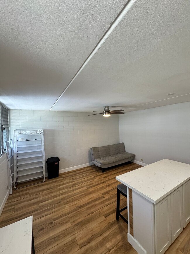 Building Photo - Lusitana Gardens 1 bed/1 bath/1 parking - Utilities included