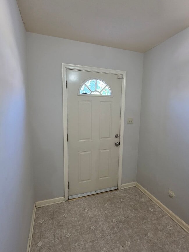 Building Photo - Browntown Twin Home