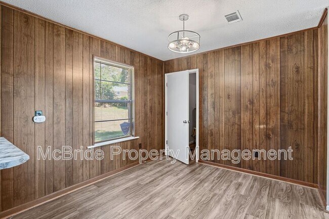 Building Photo - 3615 Goldfinch Dr