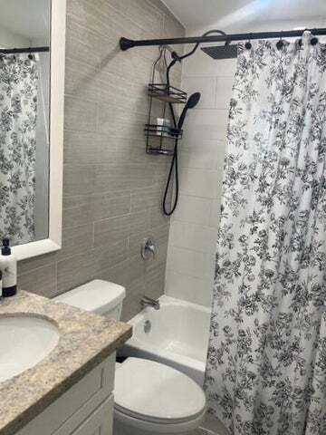 Building Photo - 161 NE 15th Ter