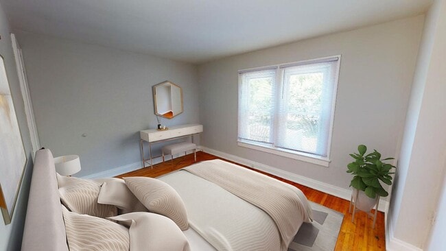 Building Photo - BEAUTIFUL 3 Bedroom, 1 bath with NEWER Ren...