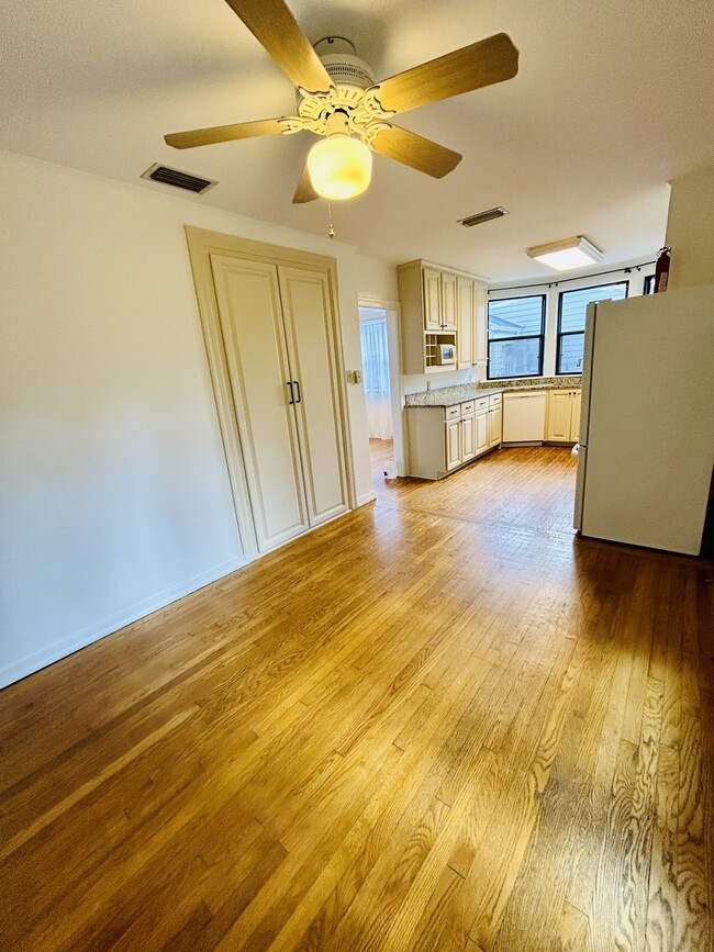 Building Photo - 1258 Monterey St