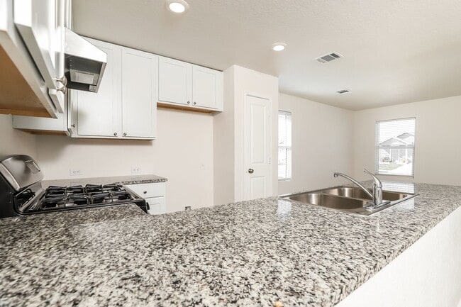 Building Photo - Adorable 3 bedroom 2 bathroom house!