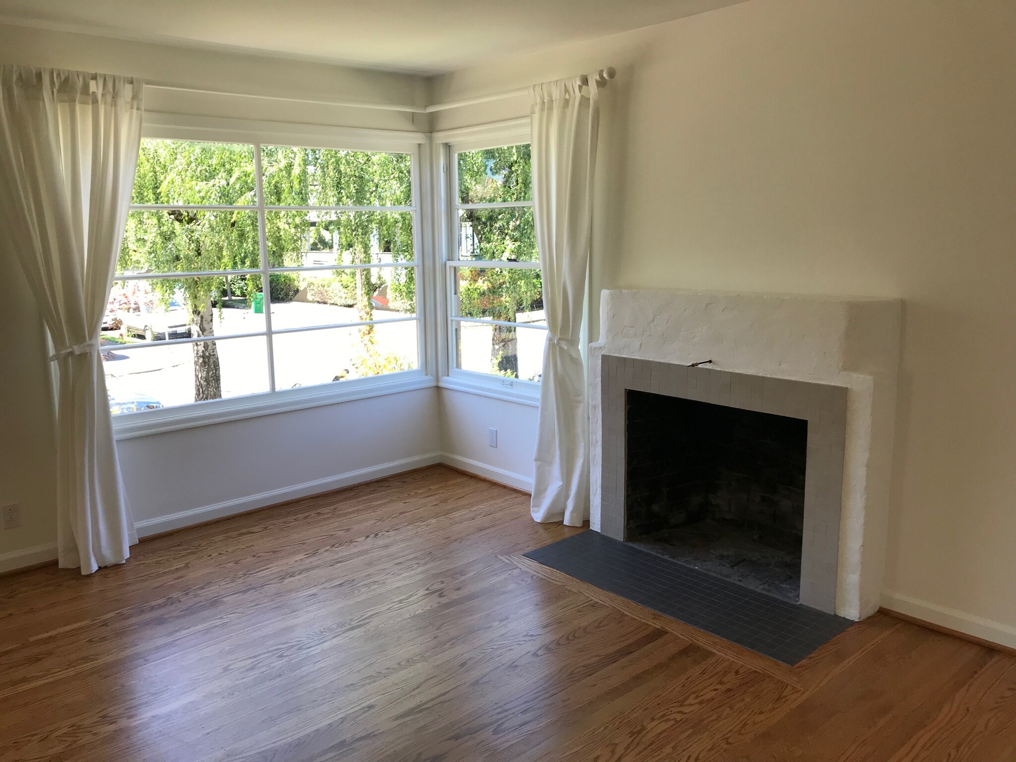 Building Photo - 4070 NE 8th Ave