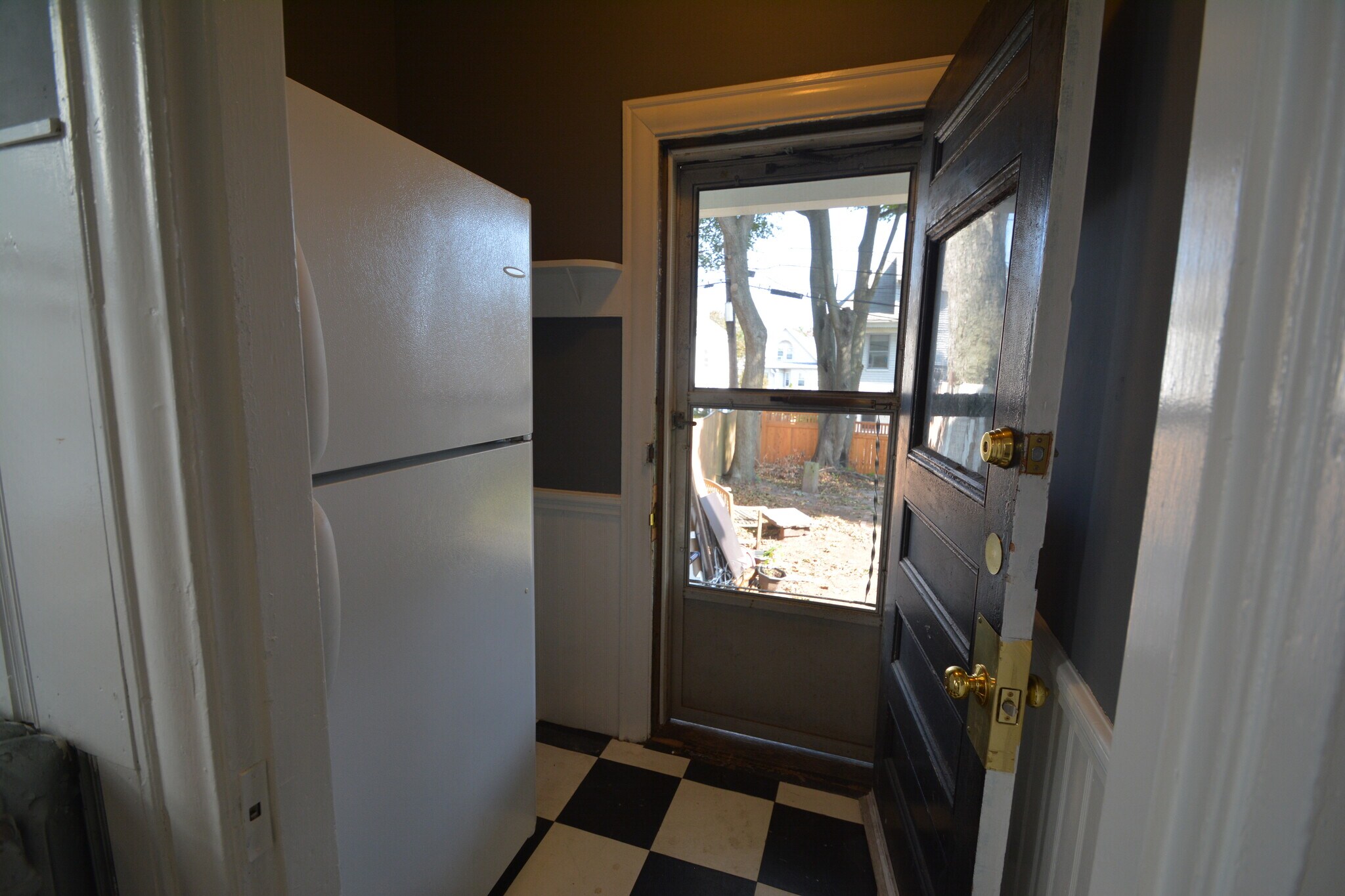 Private Entrance (fridge view). - 23 Congreve St