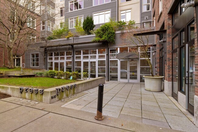 Building Photo - Top-Floor Studio with Stunning Views in Capitol Hill