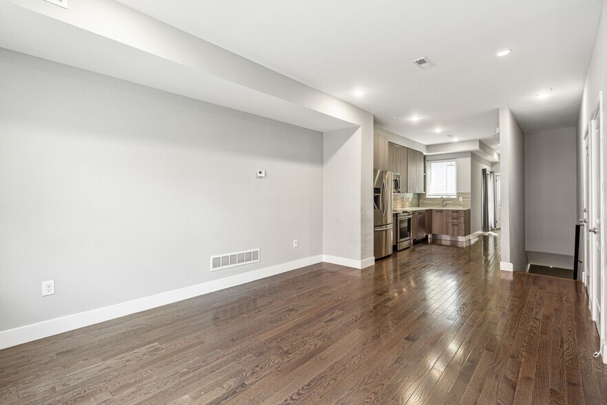 Building Photo - 912 N 16th St