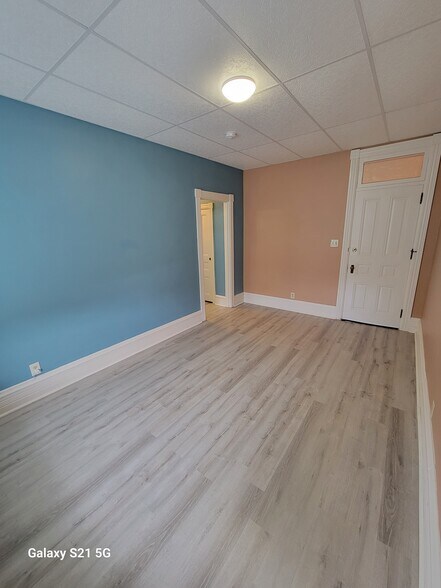 Living Rm - 364 N York St